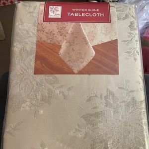 NIP Winter Shine Tablecloth 60x84